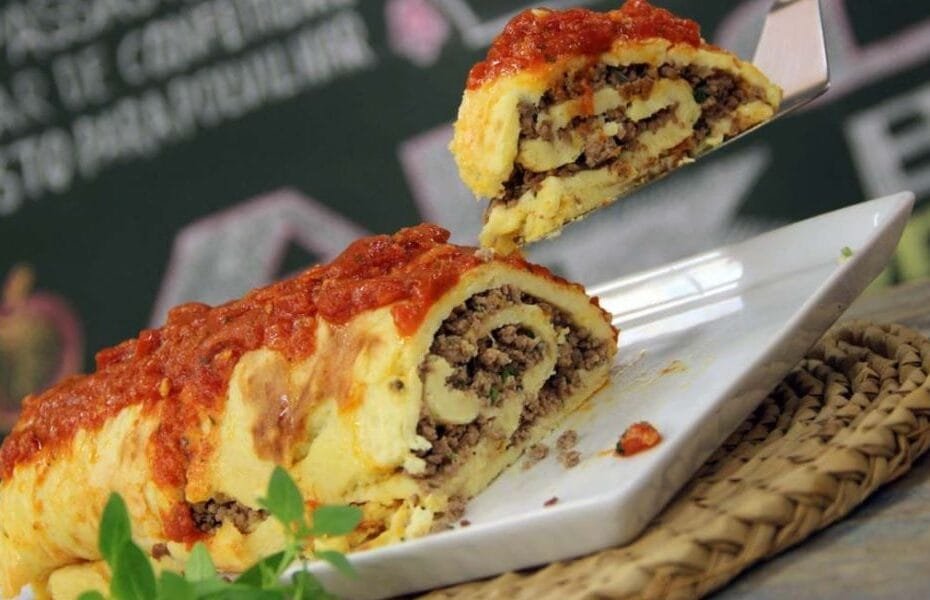 Rocambole de batatas com carne moida