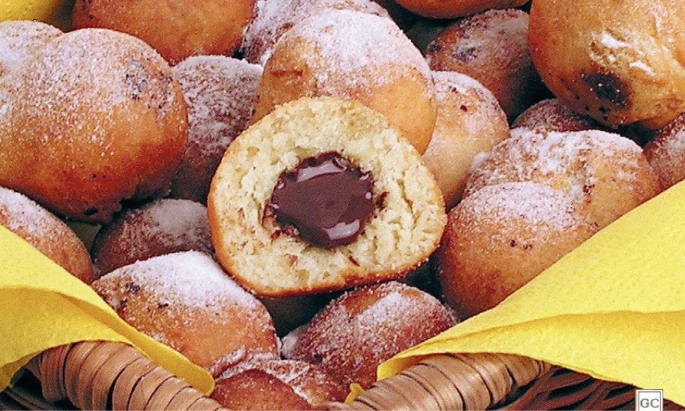 Bolinho de chuva assado recheado