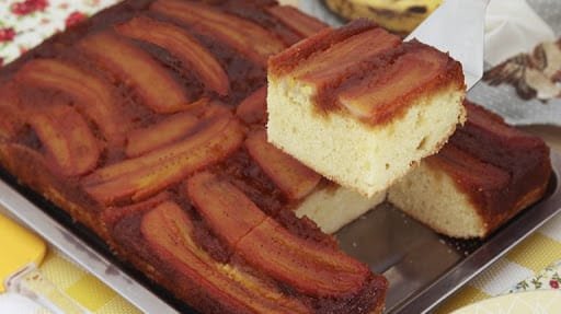 Bolo de banana caramelada