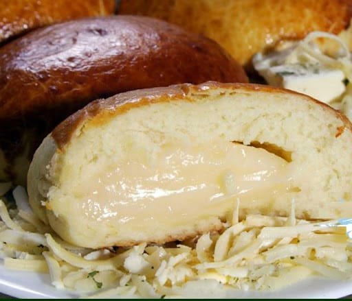 Pão de batata recheado