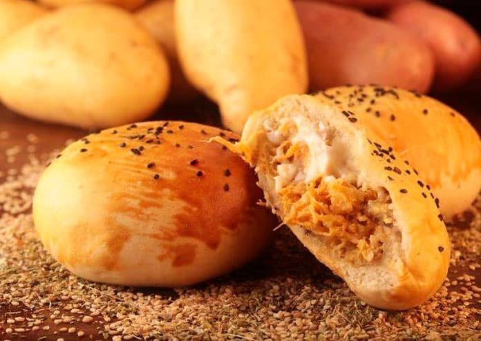 Pão de batata recheado