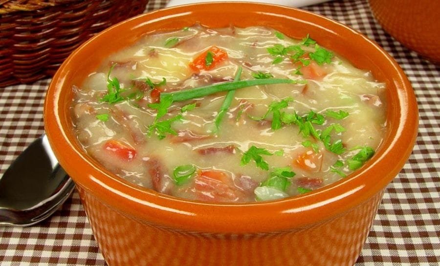 Caldinho de Mandioca com Carne
