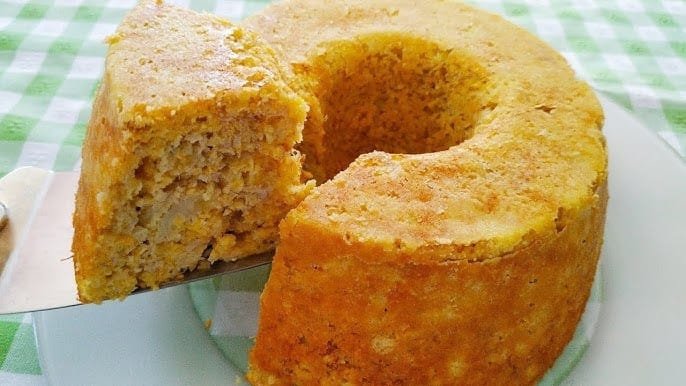 Bolo de Milho com Cuscuz, banana e canela