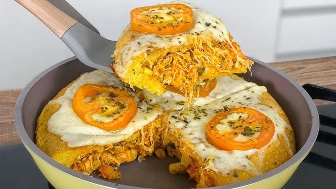 Cuscuz de Frigideira com Recheio de Frango