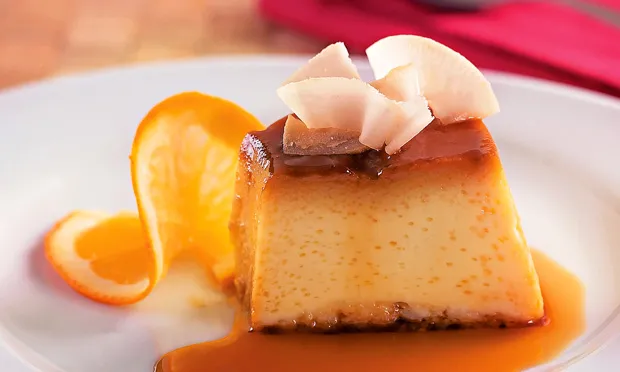 Pudim de laranja com coco