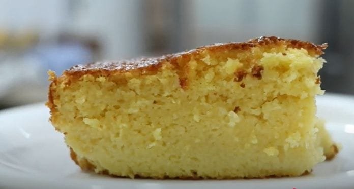 Bolo de Fubá com Queijo Ralado na Massa