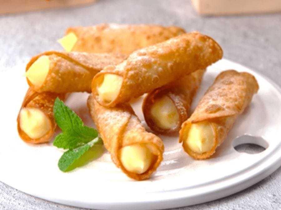 Cannoli de Massa de Pastel com Brigadeiro Branco