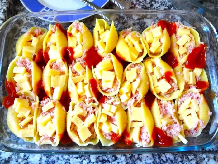 Conchiglione Recheado com Queijo e Presunto