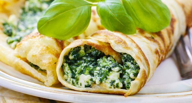 Crepes de Espinafre e Acelga com Molho de Iogurte