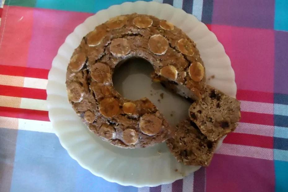 Bolo com Banana e Frutas Cristalizadas