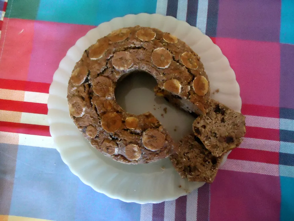 Bolo com Banana e Frutas Cristalizadas