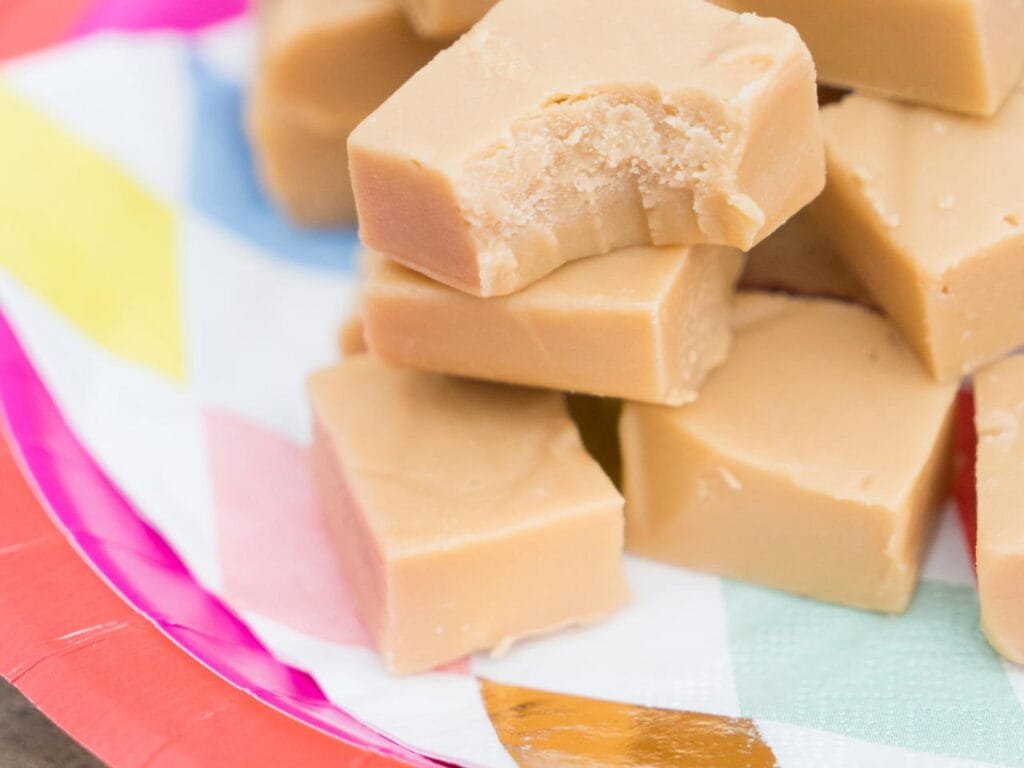 O doce de leite é um dos doces mais tradicionais e amados, presente em diversas versões e texturas. Seja cremoso, com coco ou em pedaços