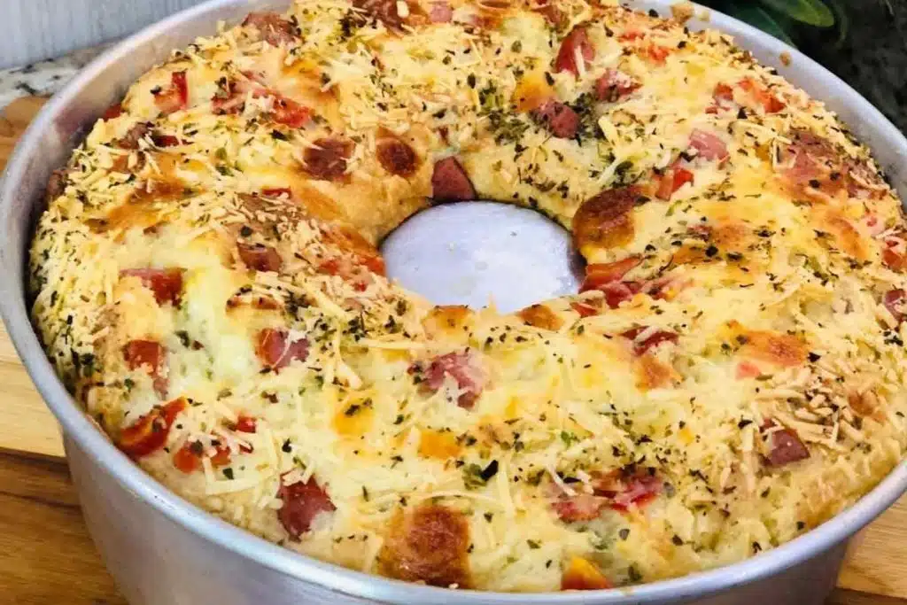 Bolo Salgado de Arroz com Queijo e Salsicha