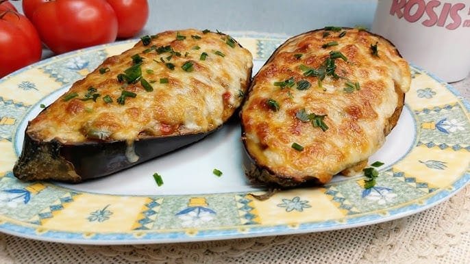 Berinjela recheada e gratinada