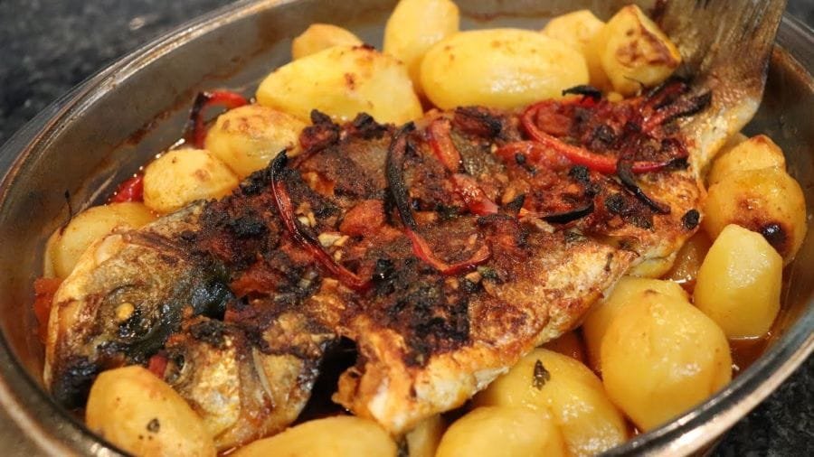 Robalo Assado no Forno com Batatas