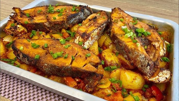 Peixe Assado no Forno com Batata e Legumes