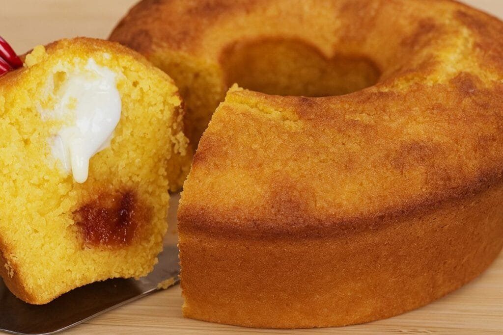 Bolo de Milho com Requeijão e Goiabada