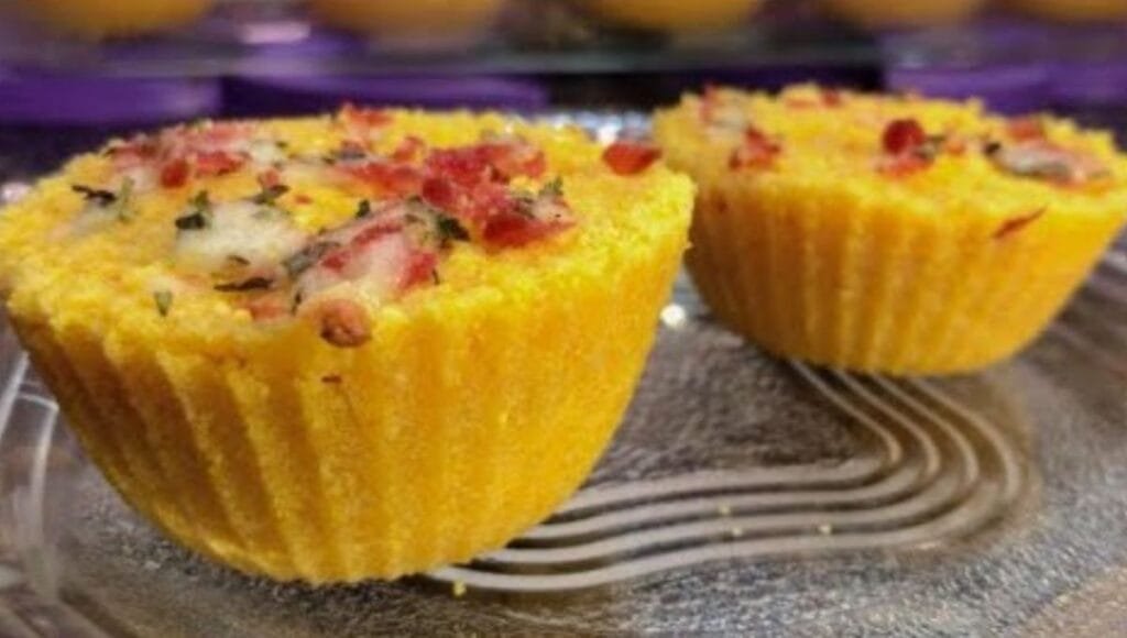 Empadinha de Cuscuz com Costela e Queijo
