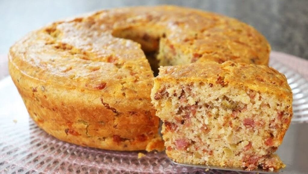 Bolo de Calabresa com Queijo
