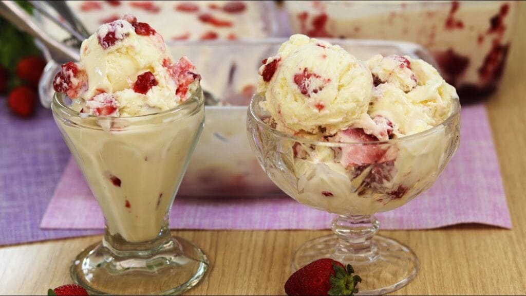 Sorvete de Ninho com Geleia de Morango